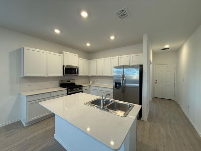 499 Avre LOOP, Kyle, TX 78640