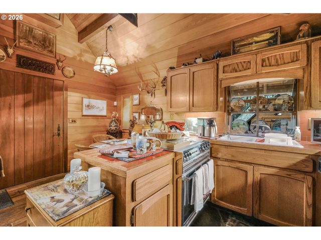 15202 WASHOUGAL RIVER Rd, Washougal, WA 98671