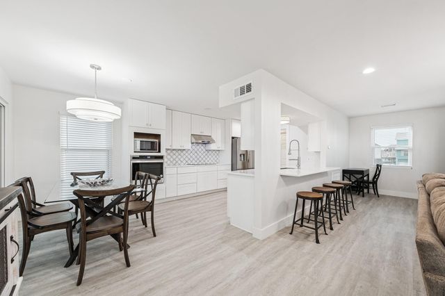 1814 Tiki Drive, Tiki Island, TX 77554