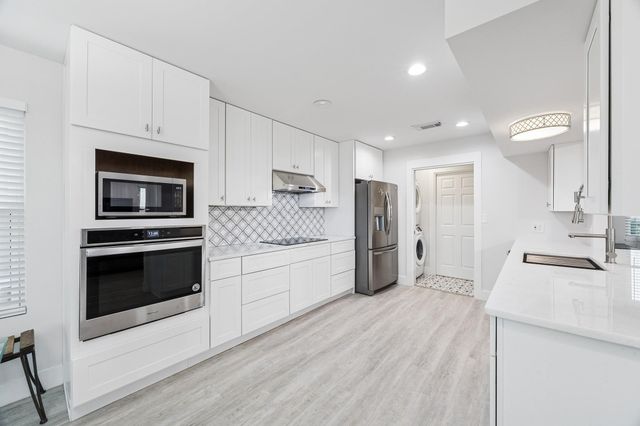 1814 Tiki Drive, Tiki Island, TX 77554