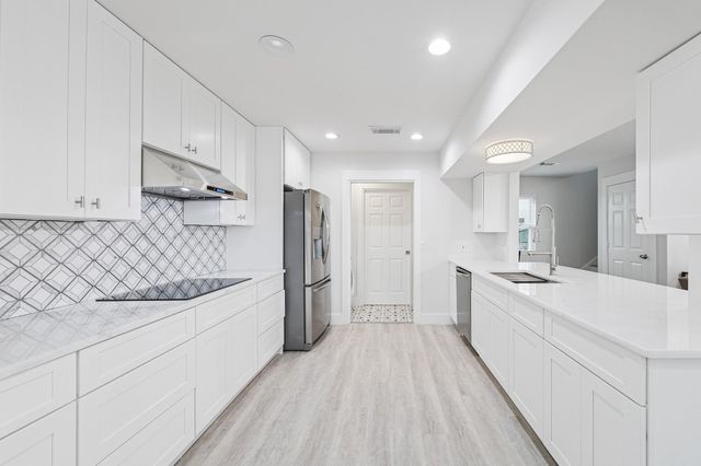 1814 Tiki Drive, Tiki Island, TX 77554