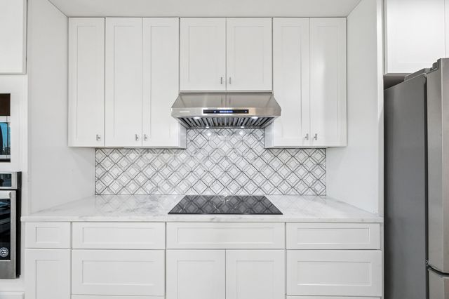 1814 Tiki Drive, Tiki Island, TX 77554