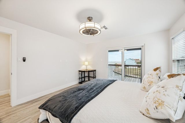 1814 Tiki Drive, Tiki Island, TX 77554