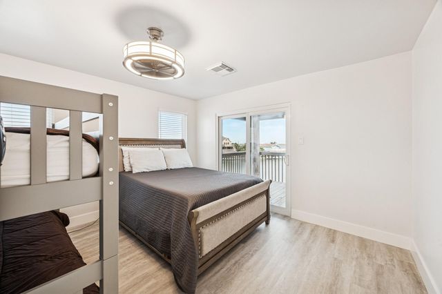 1814 Tiki Drive, Tiki Island, TX 77554