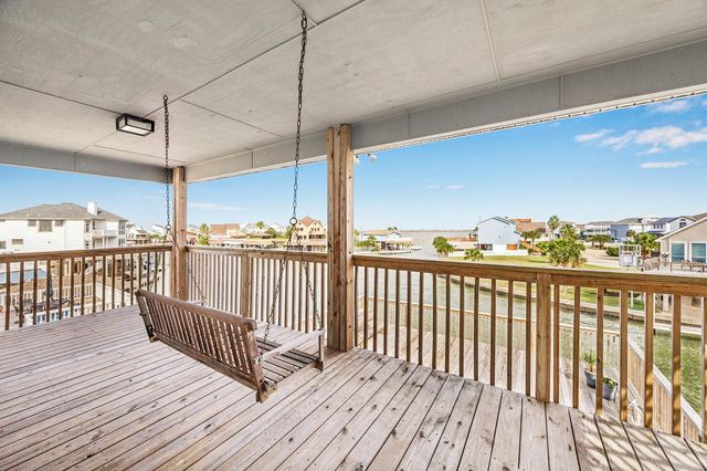 1814 Tiki Drive, Tiki Island, TX 77554
