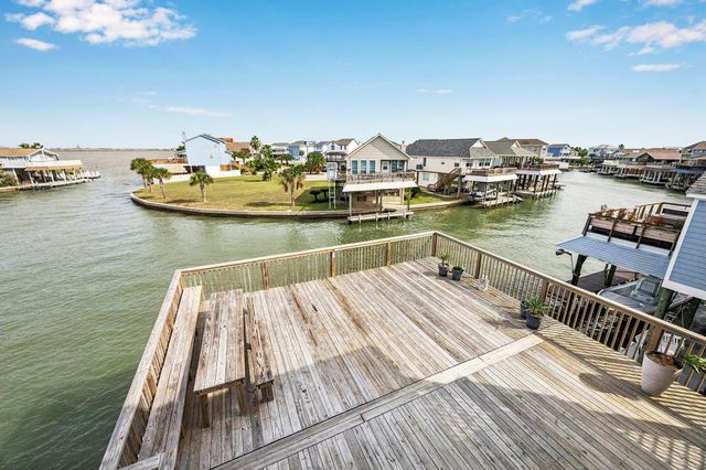 1814 Tiki Drive, Tiki Island, TX 77554