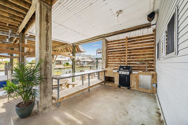 1814 Tiki Drive, Tiki Island, TX 77554