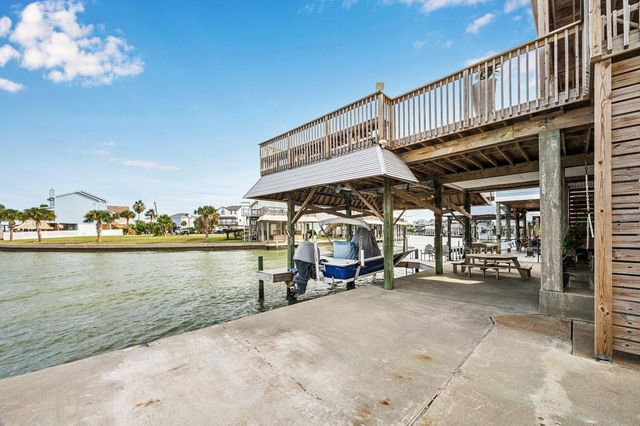1814 Tiki Drive, Tiki Island, TX 77554