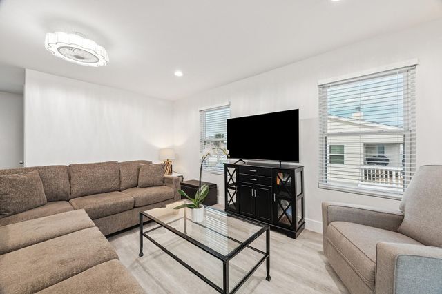 1814 Tiki Drive, Tiki Island, TX 77554