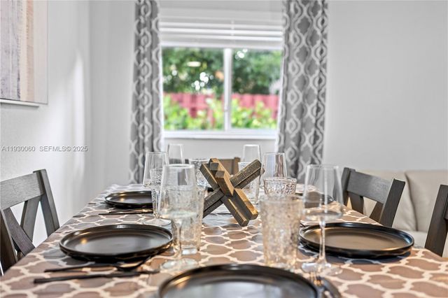 1208 NE 5th Ave 3, Fort Lauderdale, FL 33304