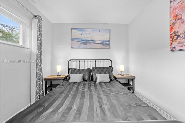 1208 NE 5th Ave 3, Fort Lauderdale, FL 33304