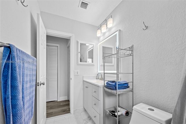 1208 NE 5th Ave 3, Fort Lauderdale, FL 33304