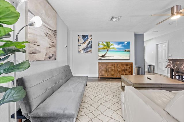 1208 NE 5th Ave 3, Fort Lauderdale, FL 33304