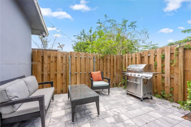 1208 NE 5th Ave 3, Fort Lauderdale, FL 33304