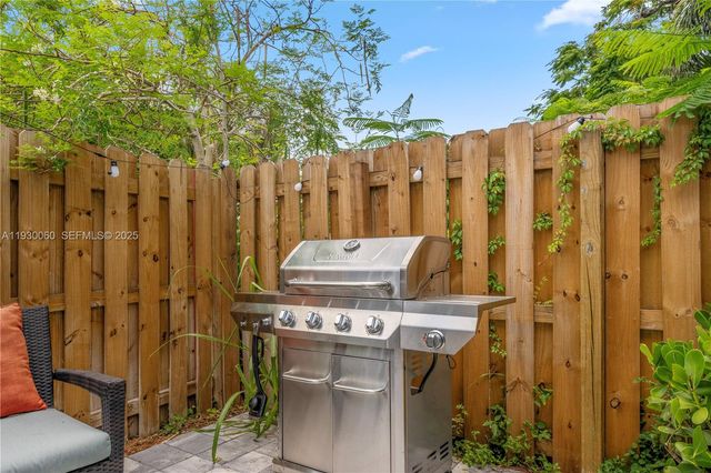 1208 NE 5th Ave 3, Fort Lauderdale, FL 33304