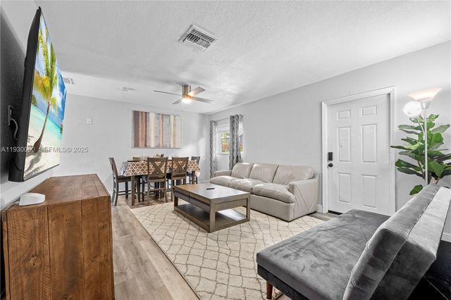 1208 NE 5th Ave 3, Fort Lauderdale, FL 33304