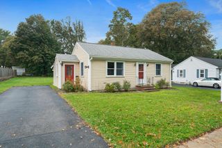 27 Olmsted Terr, Plymouth, MA 02360