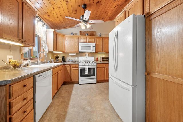 8144 SOUTH CHASE ROAD, Pulaski, WI 54162