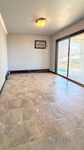 14547 Keystone Avenue 12, Midlothian, IL 60445