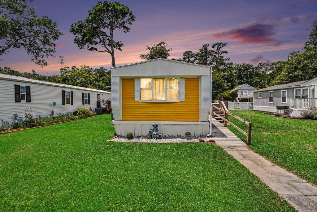 5 Crooked Island Circle, Murrells Inlet, SC 29576
