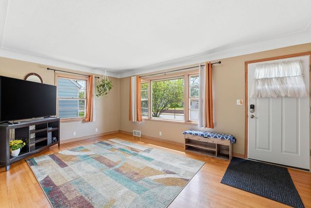 5012 Russell Avenue N, Minneapolis, MN 55430
