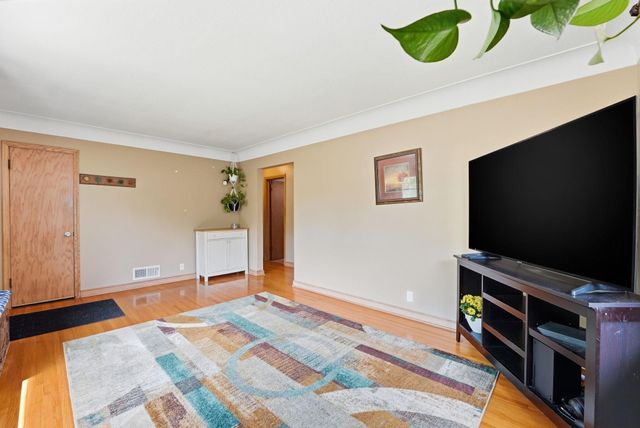 5012 Russell Avenue N, Minneapolis, MN 55430