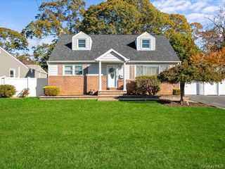 79 Beecher Road, North Babylon, NY 11703