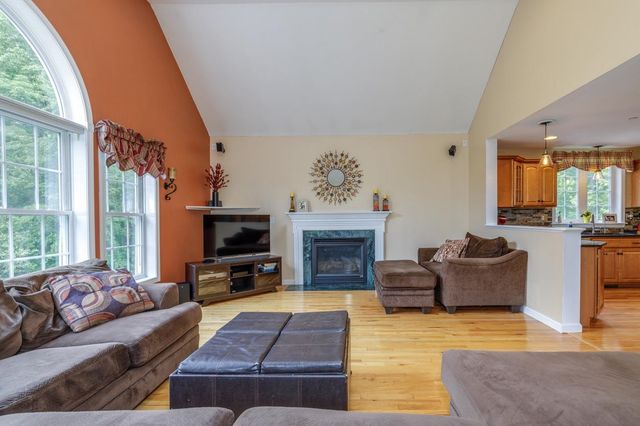 9 Misty Lane, Hooksett, NH 03106