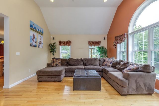 9 Misty Lane, Hooksett, NH 03106