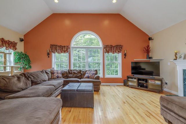 9 Misty Lane, Hooksett, NH 03106