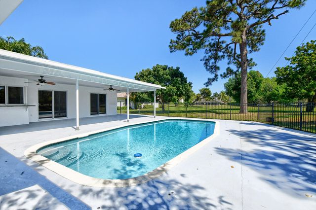 2334 Timbercreek Circle NW, Boca Raton, FL 33431