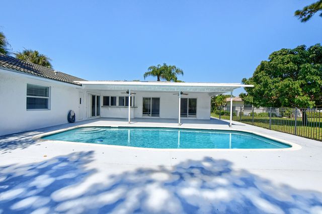 2334 Timbercreek Circle NW, Boca Raton, FL 33431