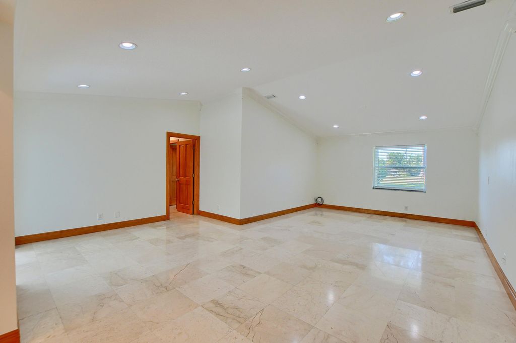 Image 11 of property listing at 2334 Timbercreek Circle NW, Boca Raton, FL 33431