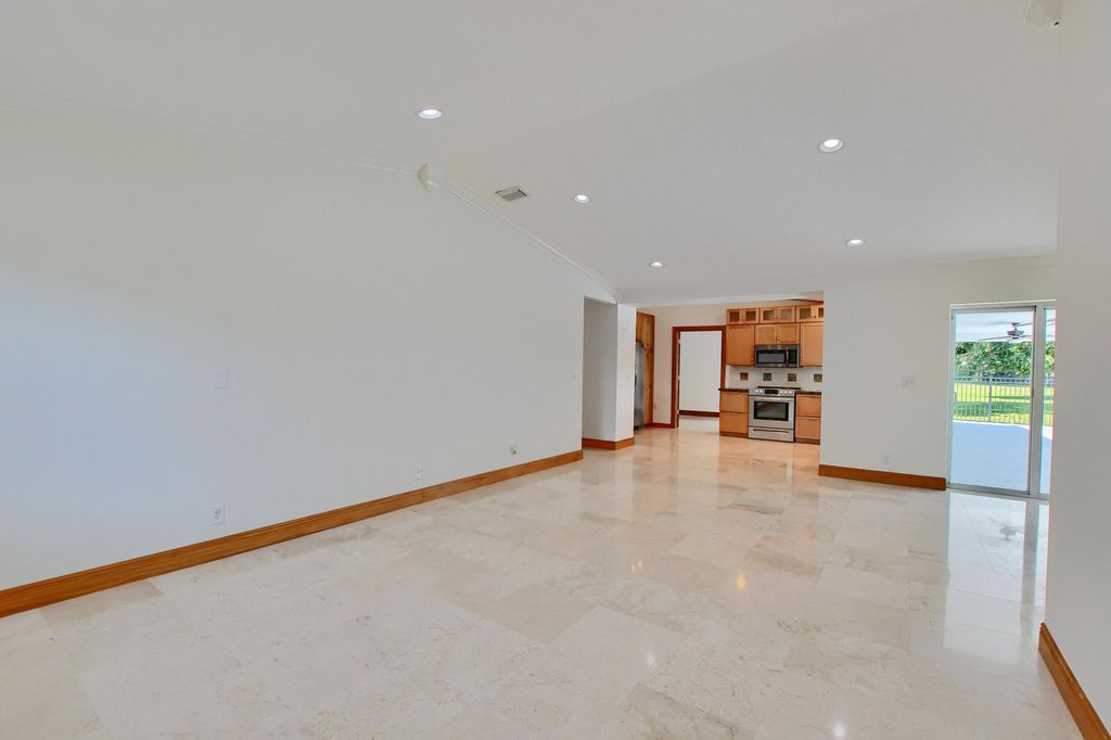 Image 14 of property listing at 2334 Timbercreek Circle NW, Boca Raton, FL 33431