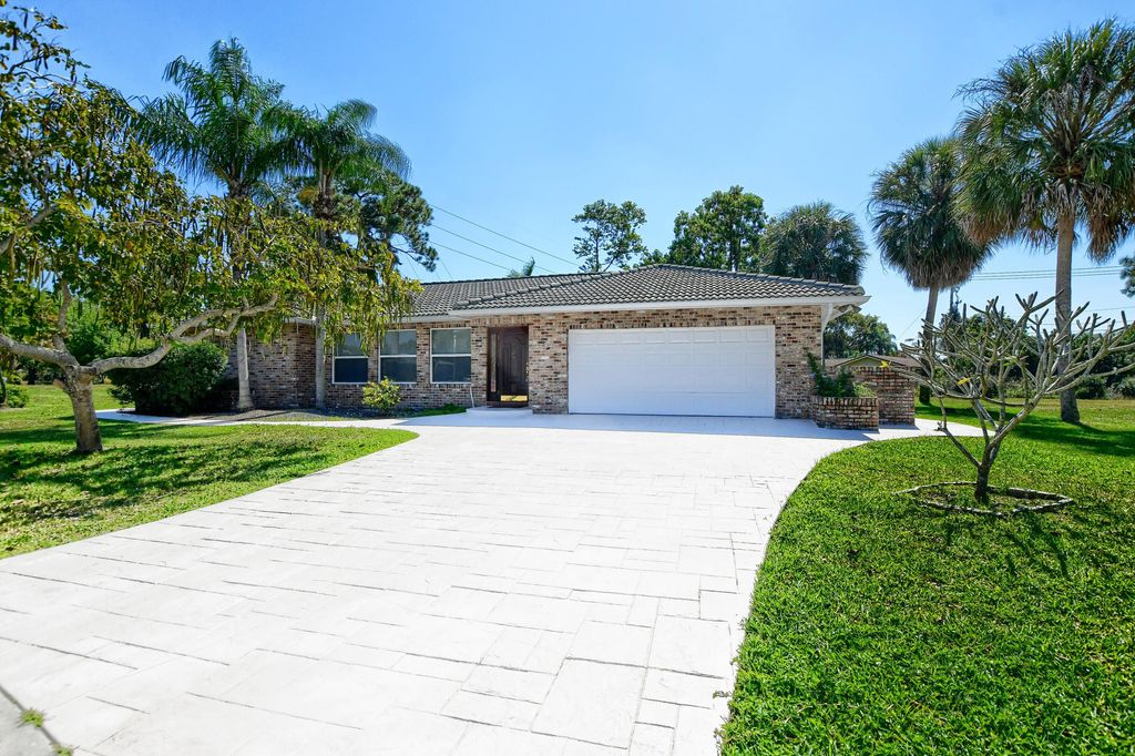 Image 2 of property listing at 2334 Timbercreek Circle NW, Boca Raton, FL 33431