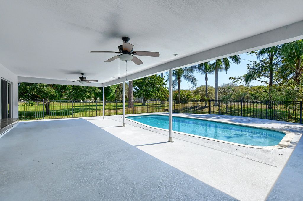 Image 23 of property listing at 2334 Timbercreek Circle NW, Boca Raton, FL 33431