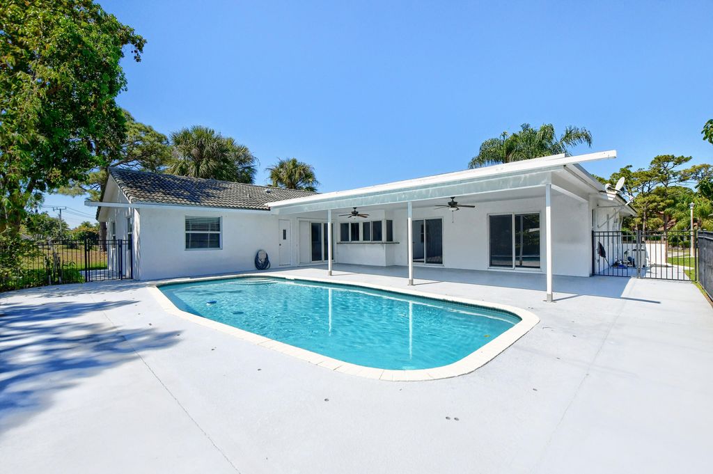 Image 25 of property listing at 2334 Timbercreek Circle NW, Boca Raton, FL 33431