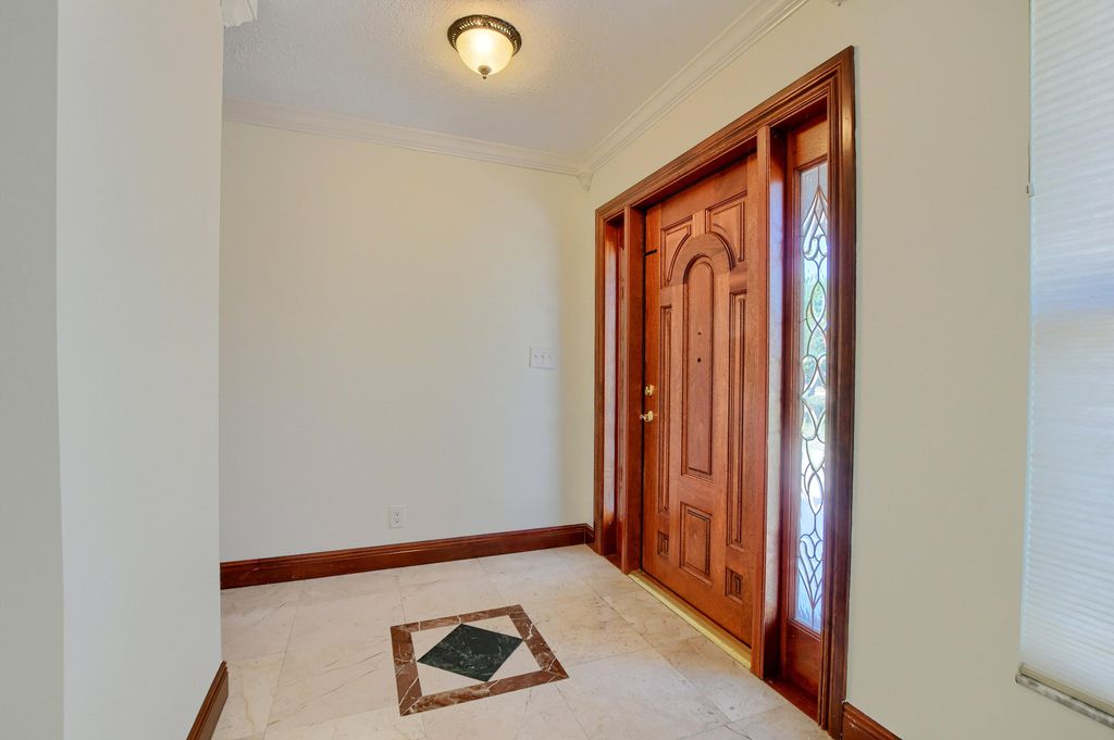 Image 4 of property listing at 2334 Timbercreek Circle NW, Boca Raton, FL 33431