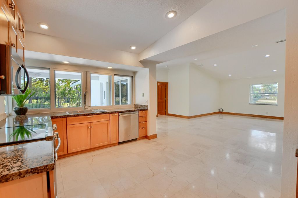 Image 7 of property listing at 2334 Timbercreek Circle NW, Boca Raton, FL 33431