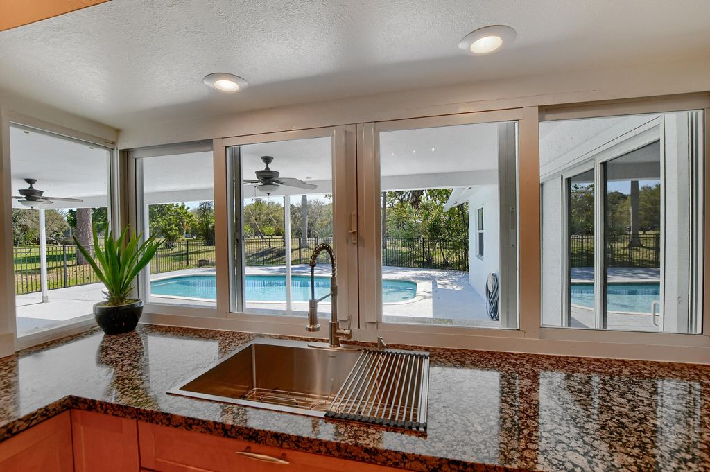 Image 9 of property listing at 2334 Timbercreek Circle NW, Boca Raton, FL 33431