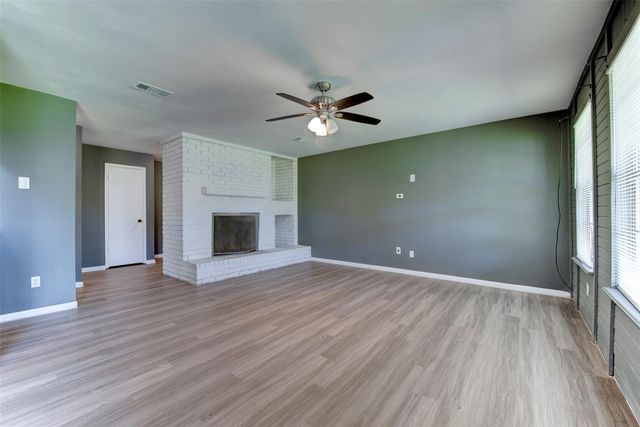 25 Clover Bend Street, La Marque, TX 77568