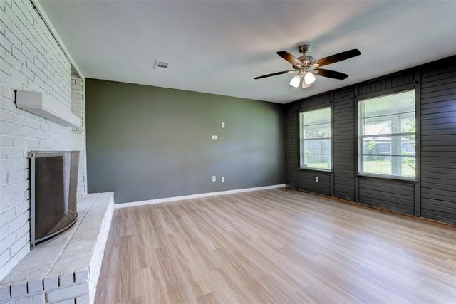 25 Clover Bend Street, La Marque, TX 77568