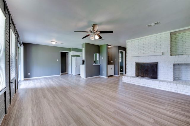 25 Clover Bend Street, La Marque, TX 77568