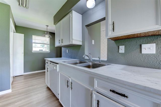 25 Clover Bend Street, La Marque, TX 77568