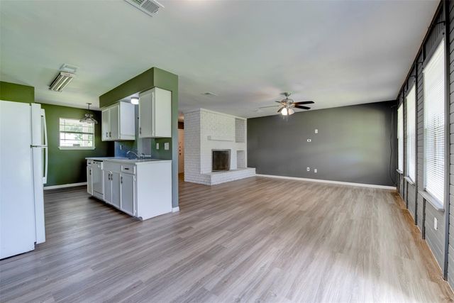 25 Clover Bend Street, La Marque, TX 77568