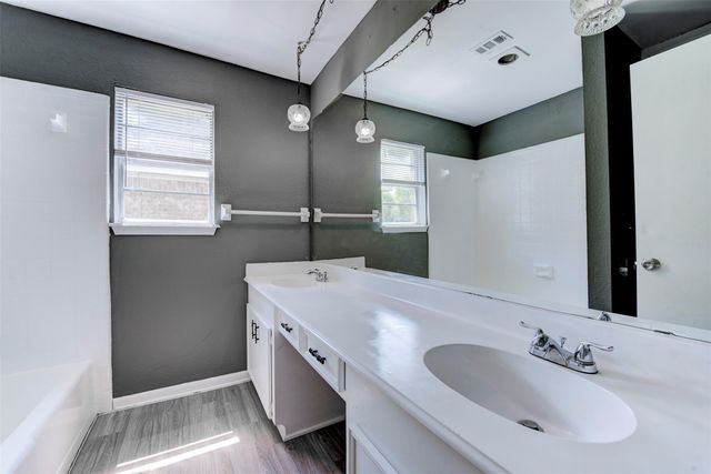 25 Clover Bend Street, La Marque, TX 77568