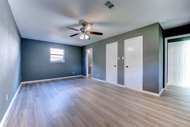 25 Clover Bend Street, La Marque, TX 77568