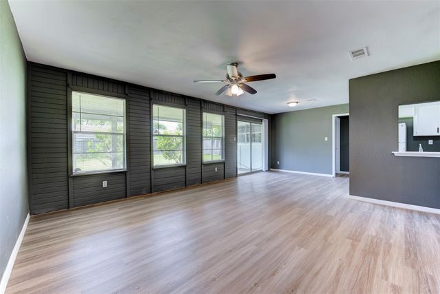 25 Clover Bend Street, La Marque, TX 77568