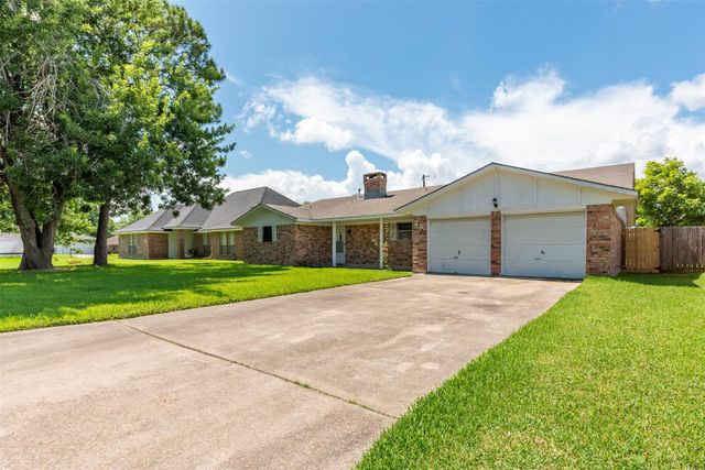 25 Clover Bend Street, La Marque, TX 77568