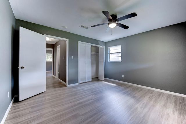 25 Clover Bend Street, La Marque, TX 77568